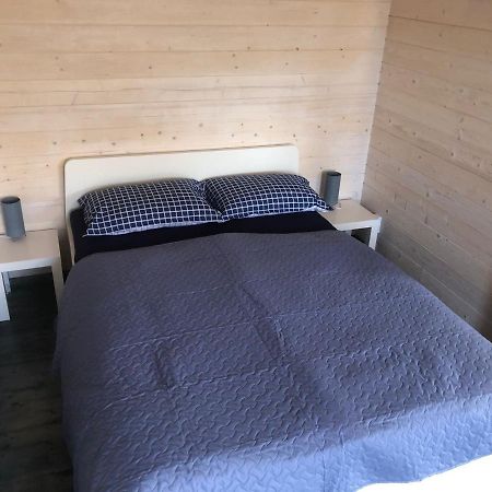 Womocamp Holzhuette 1 Hotell Saulkrasti Exteriör bild